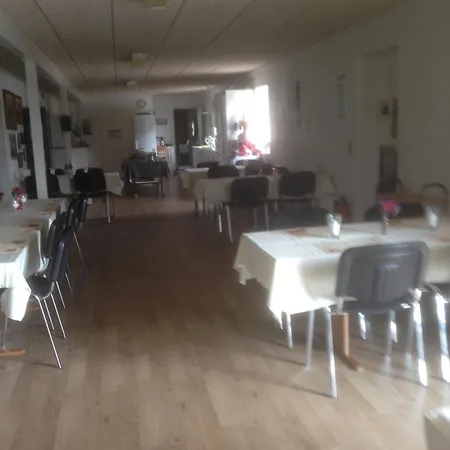 Give Bed & Breakfast *