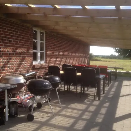 Give Bed & Breakfast *