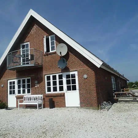 Give Bed & Breakfast *