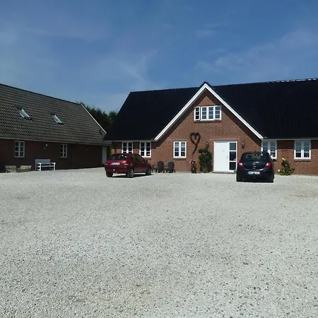 Give Bed & Breakfast *