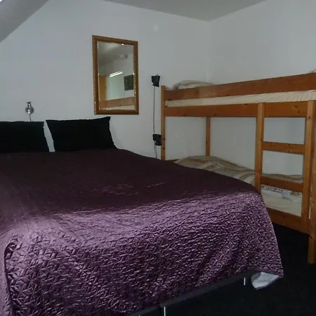 Give Bed & Breakfast *