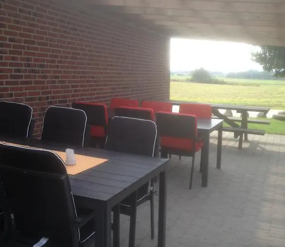 Give Bed & Breakfast