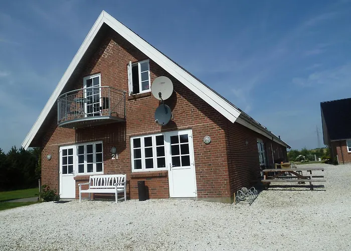 Give Bed & Breakfast *