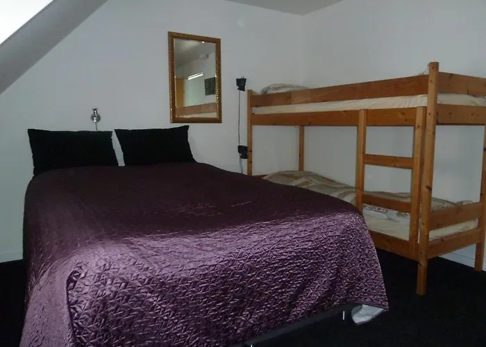 Give Bed & Breakfast *